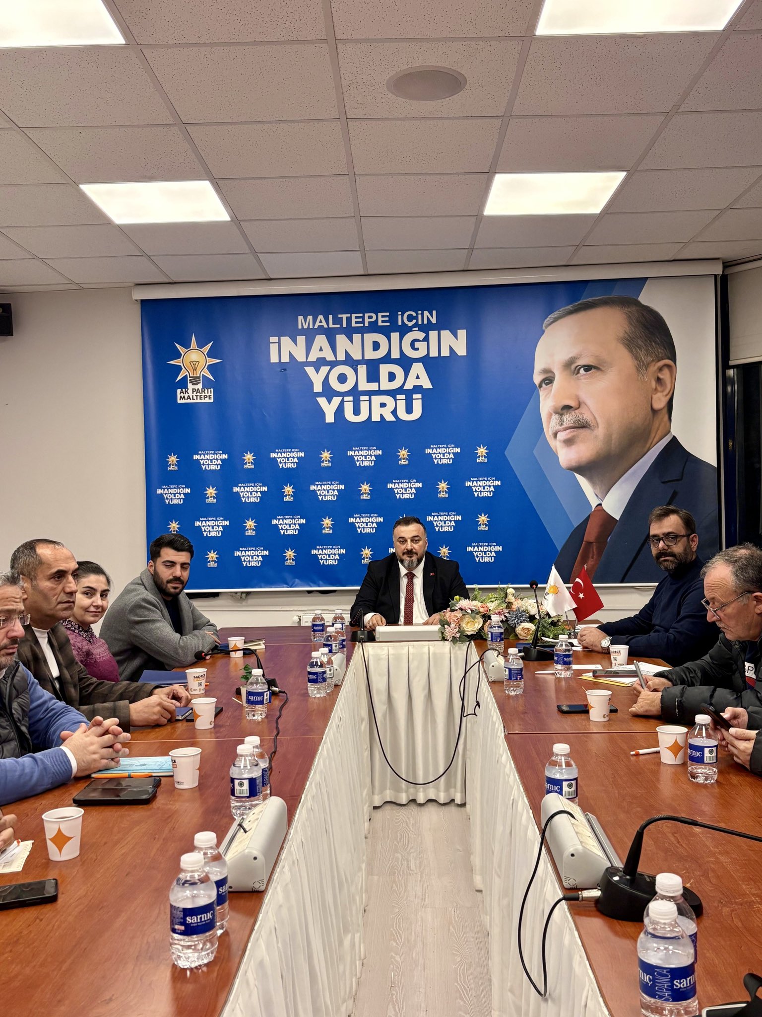 Mahalle Başkanlarımızla gerçekleştirdiğimiz toplantıda, Maltepe’nin mevcut sorunlarını, öncelikli ihtiyaçlarını, vatandaşlarımızdan ulaşan talepleri ve ilçemizde yürütmekte olduğumuz çalışmaların genel durumunu kapsamlı şekilde değerlendirdik.