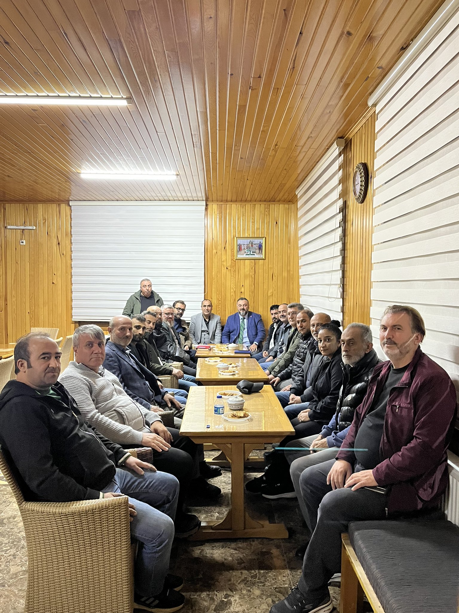 Feyzullah ve Gülsuyu mahallelerimizde düzenlenen haftalık yönetim kurulu toplantılarına katılarak istişarelerde bulunduk.