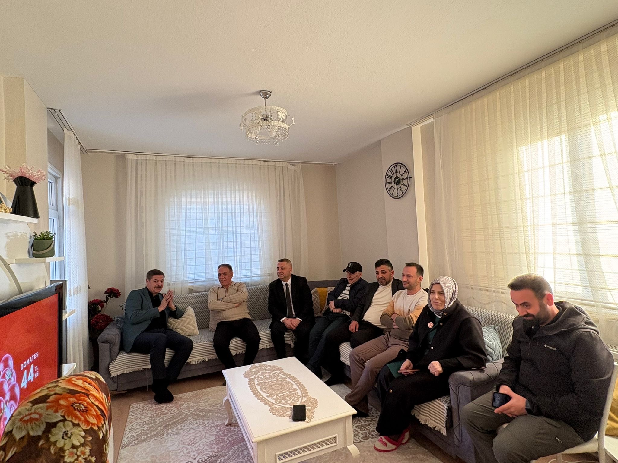 AK Parti Maltepe’de Gönül Seferberliği: Milletvekilimiz Azmi Ekinci ile Hane Ziyaretleri Sürüyor