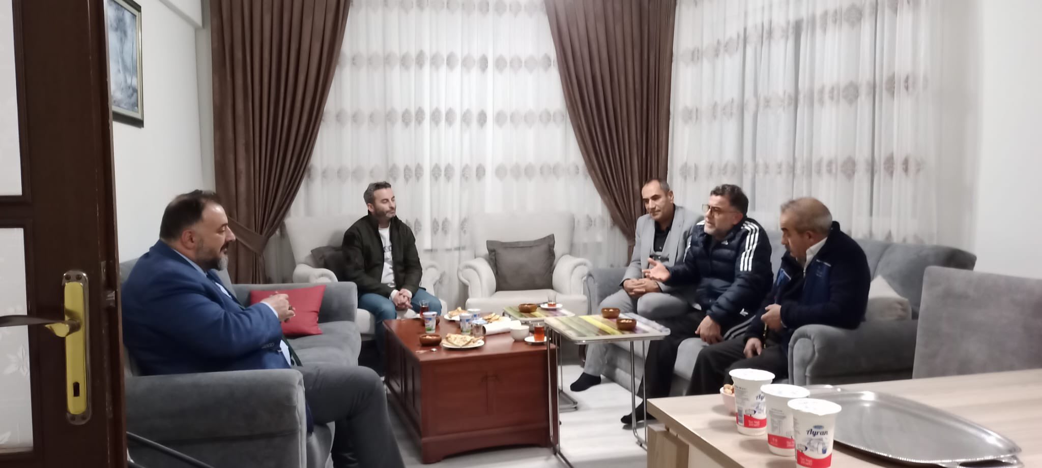 Gülsuyu Mahallesi’nde değerli hemşehrimiz Rafet Köşgen ve ailesine taziye ziyaretinde bulunduk.