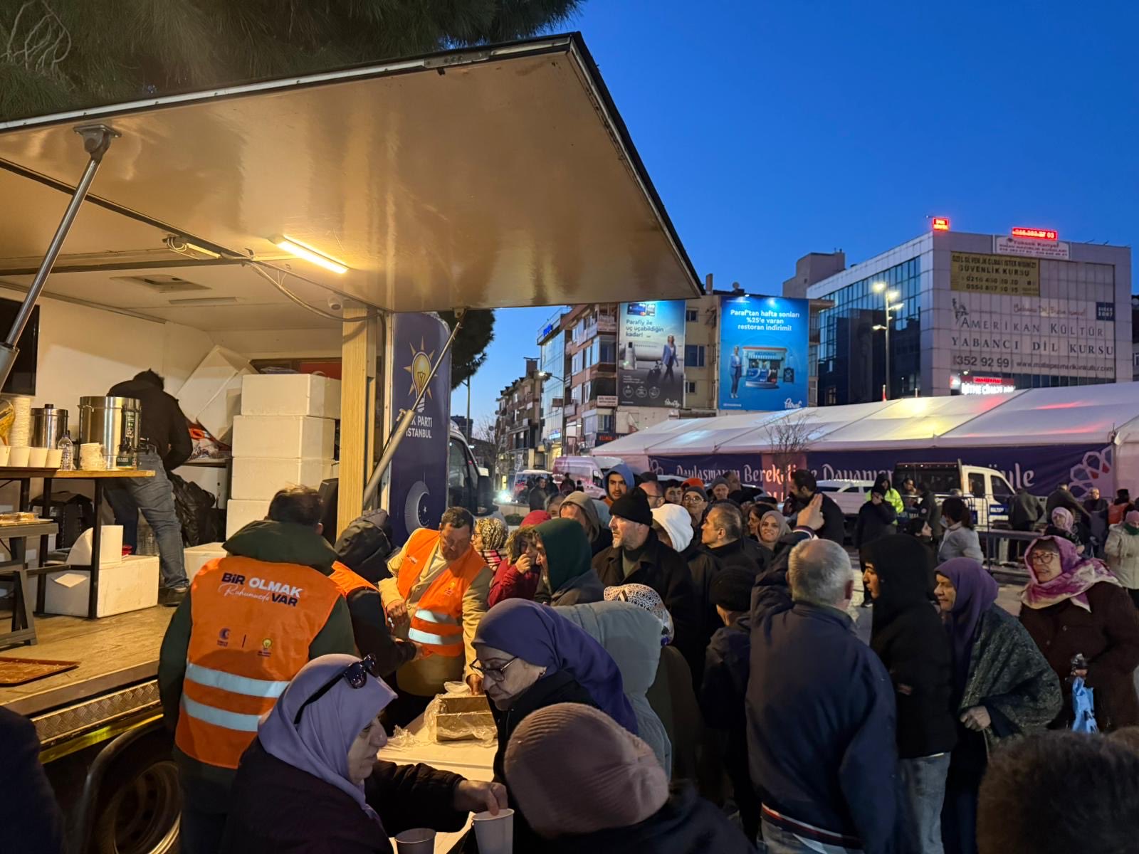 AK Parti Maltepe’den Yoldaki Hemşehrilerimize İftar İkramı: Bir Kase Çorba, Bin Tebessüm