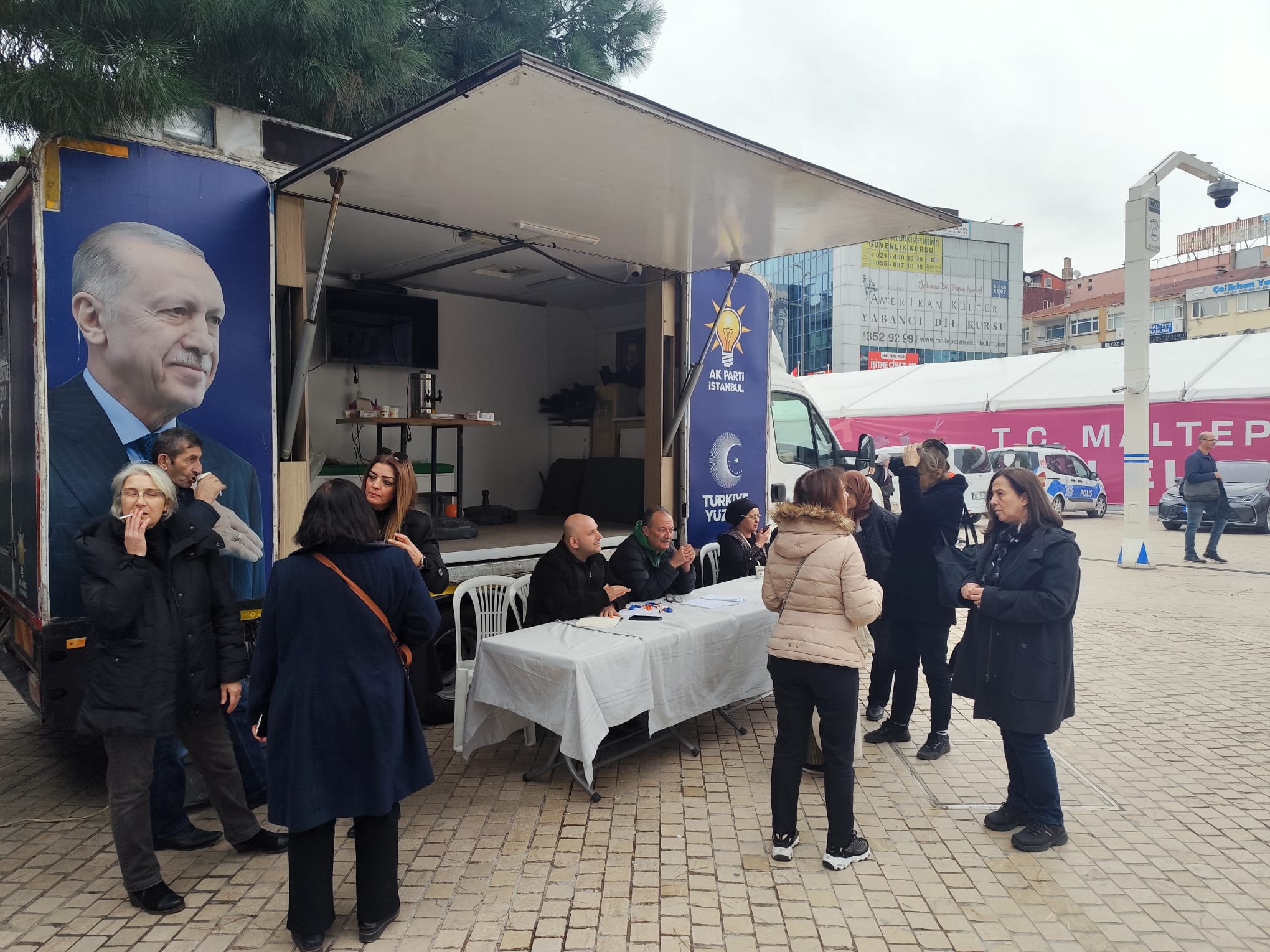 Maltepe Meydanı’nda İdealtepe Teşkilatımızla Sahadayız: Gönül Birliğimiz Daim Olsun