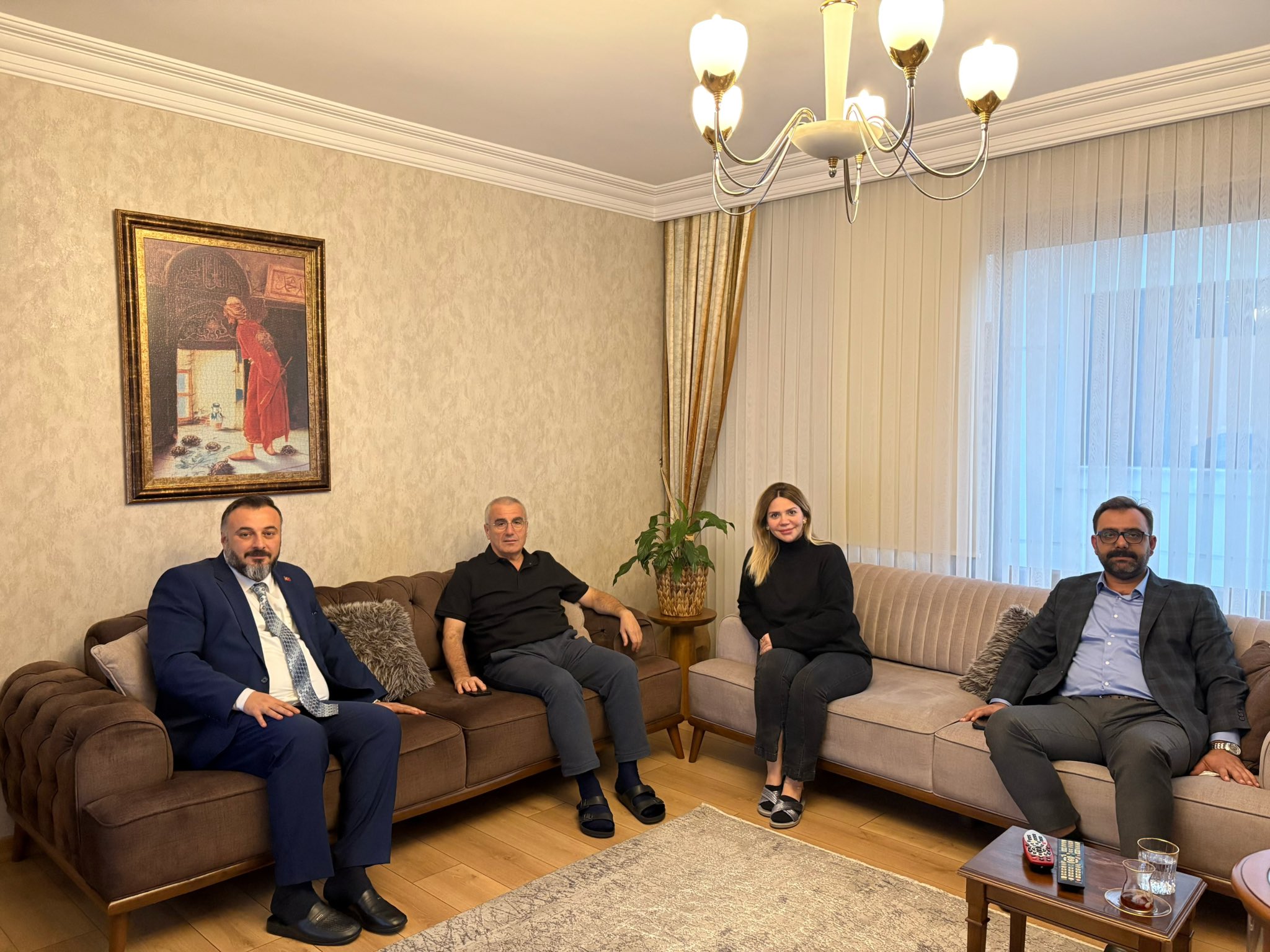 Önceki dönem İlçe Başkanımız Sayın Erdoğan Akkaya’ya geçmiş olsun ziyaretinde bulunduk.