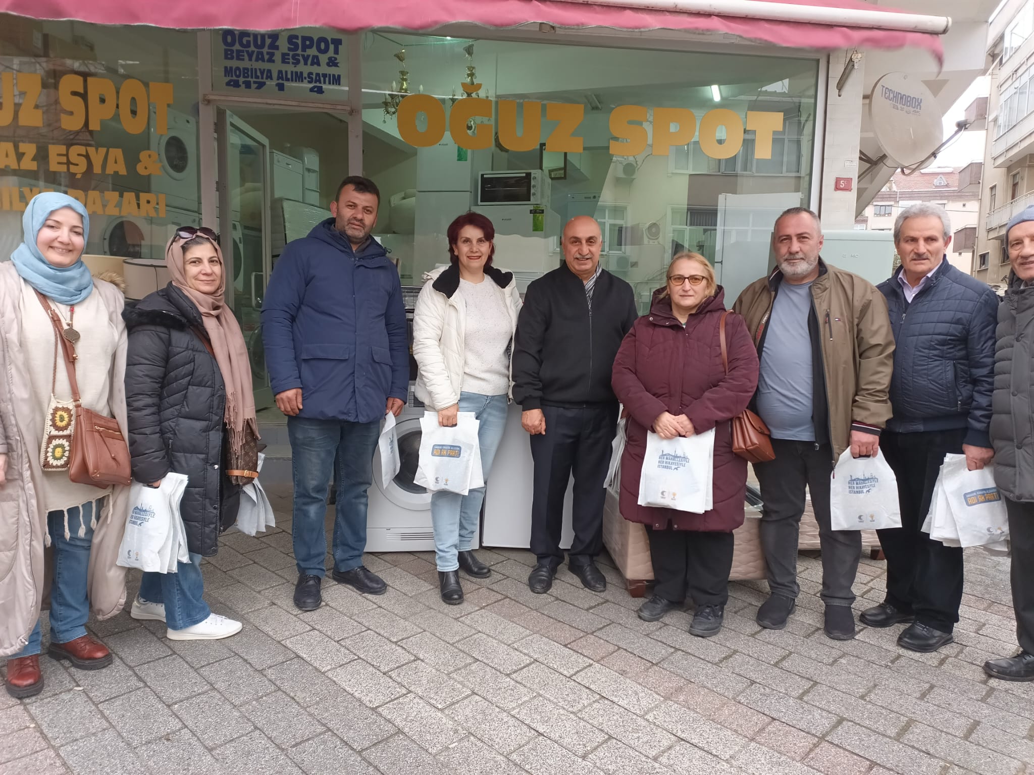 Küçükyalı’da Gönüller Isınıyor: AK Parti Teşkilatı Sahaya İndi!