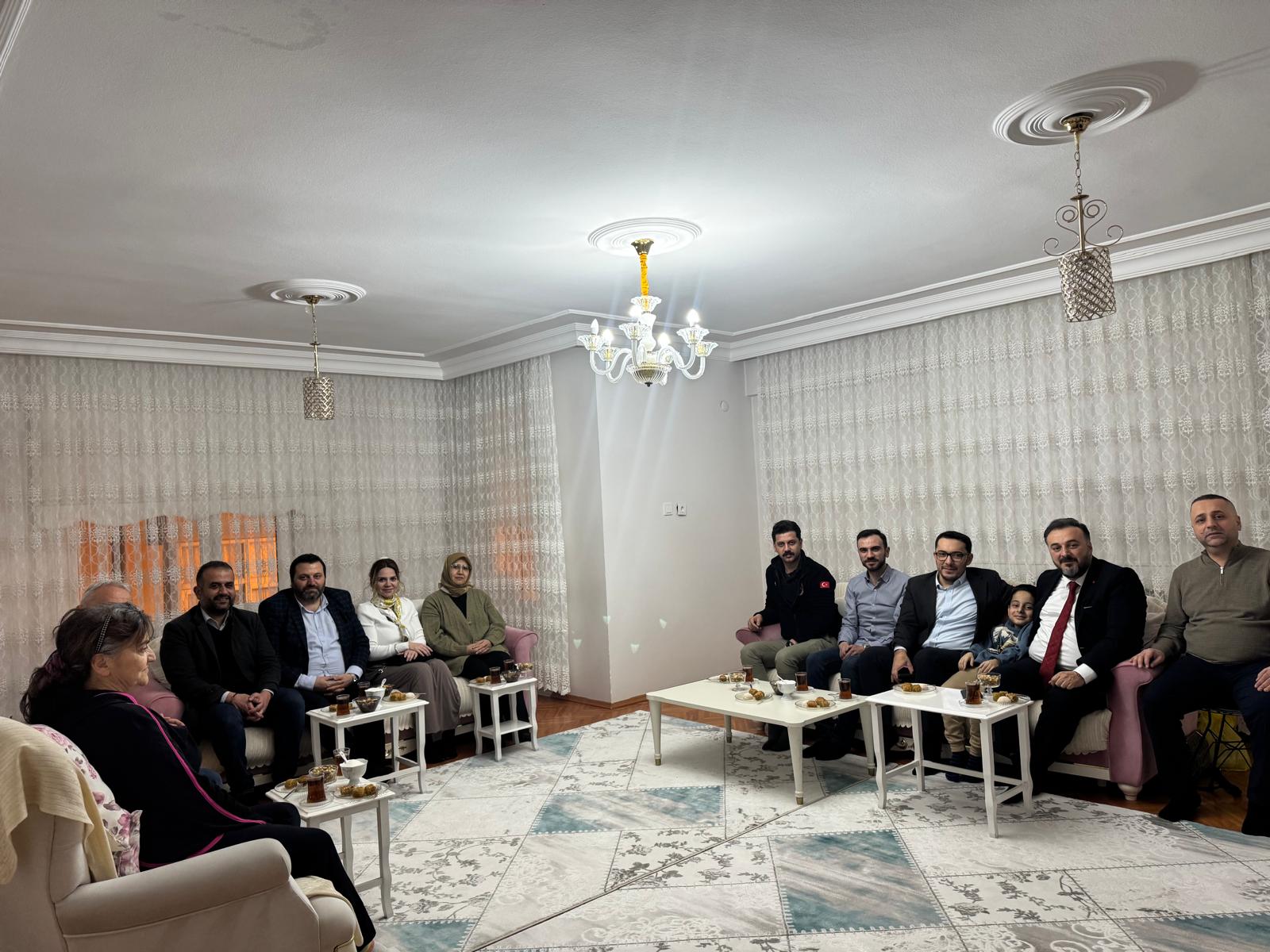 Ramazan’ın dayanışma ruhunu ve bereketini Zümrütevler’de paylaşarak büyütüyoruz.